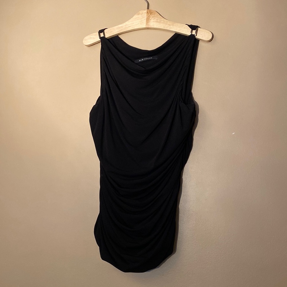 TAHARI FANCY SLEEVELESS TOP